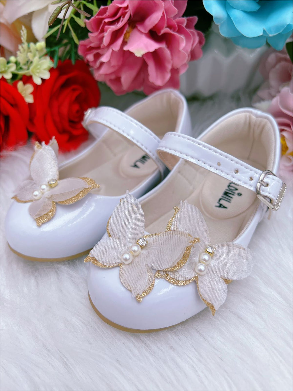 Sapatinho Infantil Branco Verniz com Aplique de Borboletas Glitter
