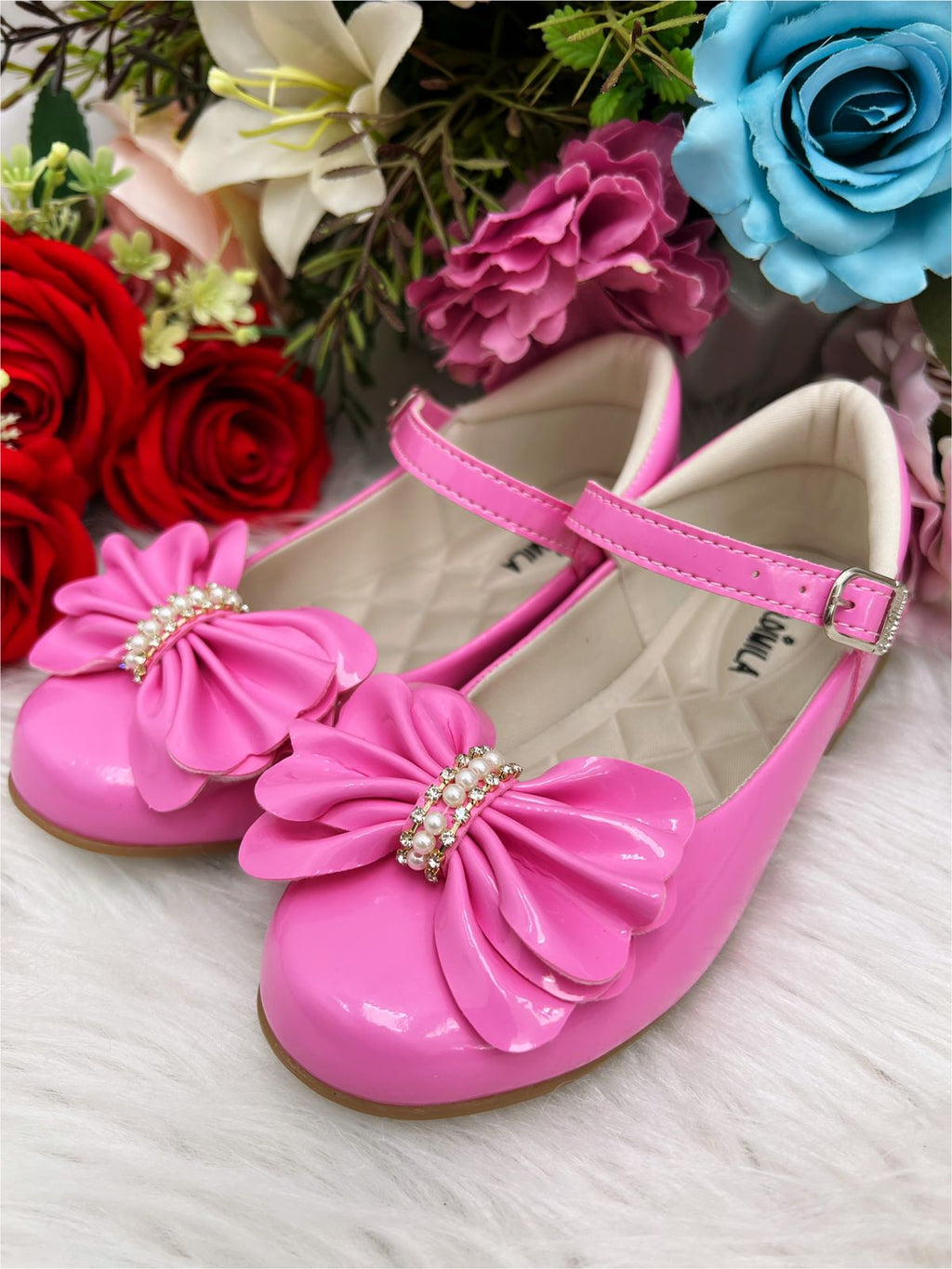 Sapatinho Infantil Verniz Rosa Chiclete com Laço, Pérolas e Strass