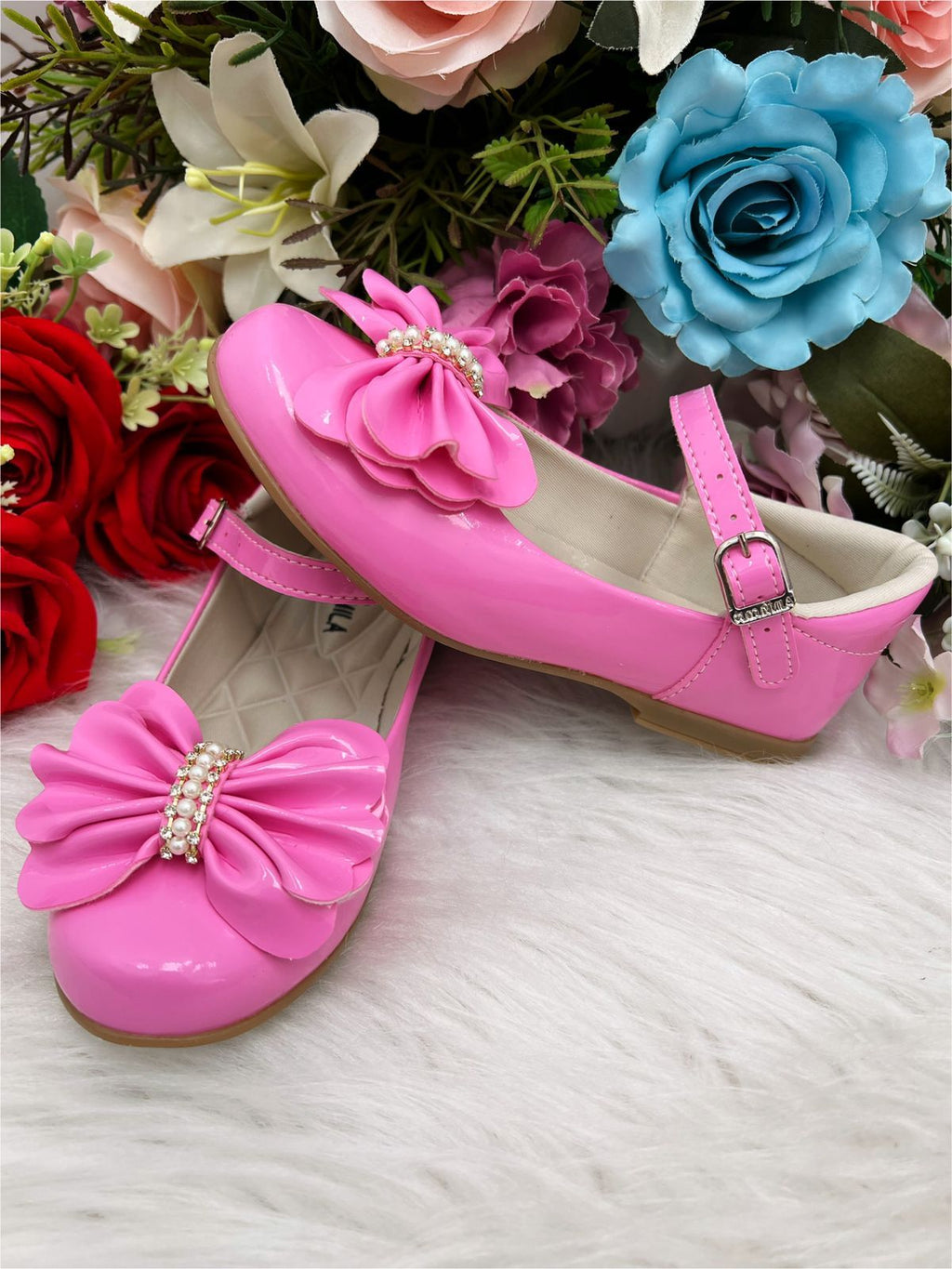 Sapatinho Infantil Verniz Rosa Chiclete com Laço, Pérolas e Strass