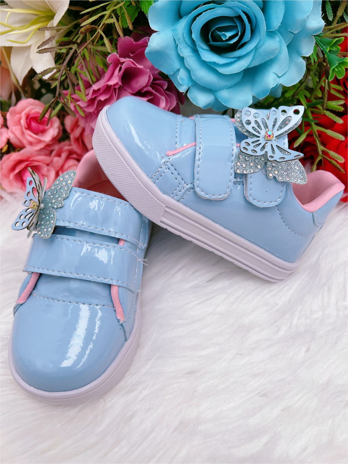 Tênis Azul Bebê Verniz Rosa Aplique Borboleta Velcro Meninas