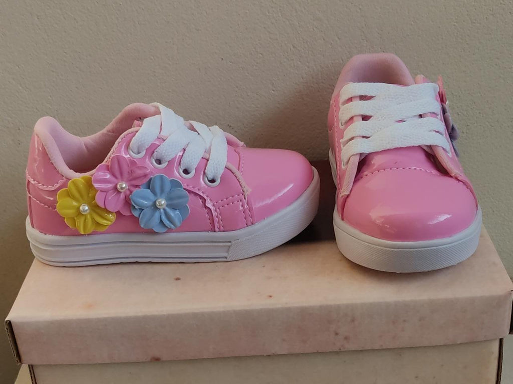 Tênis Rosa Chiclete Aplique Flores Pérolas Cadarço Meninas
