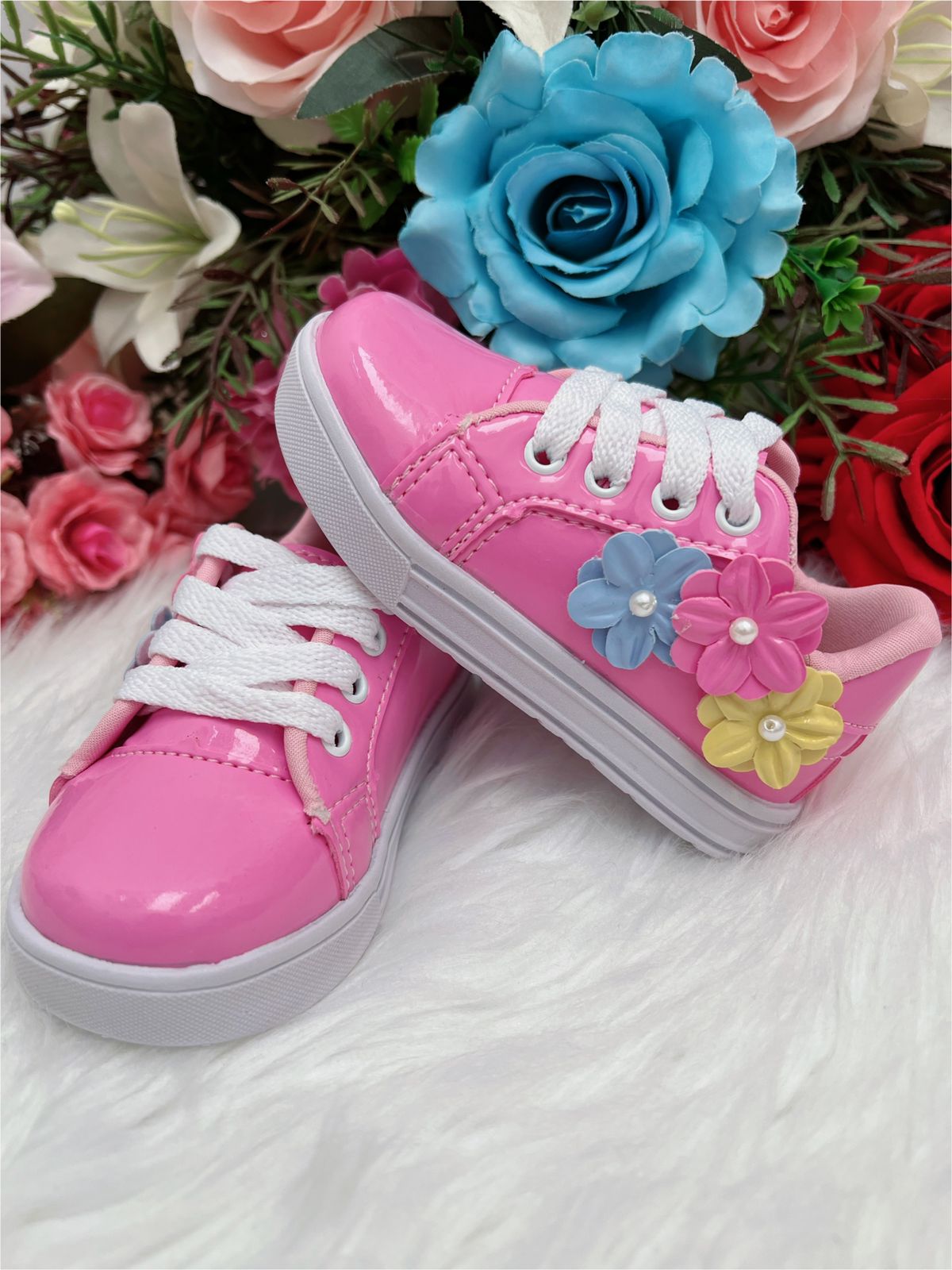 Tênis Rosa Chiclete Aplique Flores Pérolas Cadarço Meninas