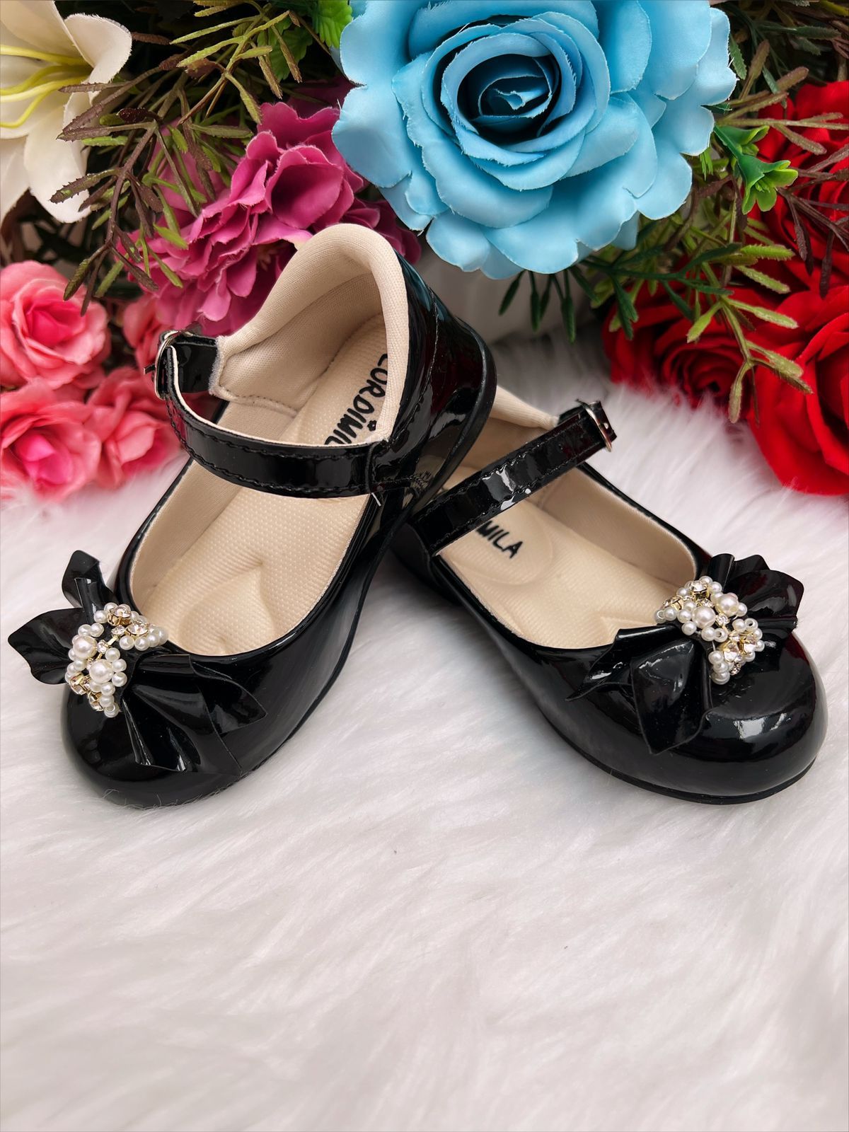 Sapatinho Bebê Verniz Preto Com Laço, Pérolas e Strass