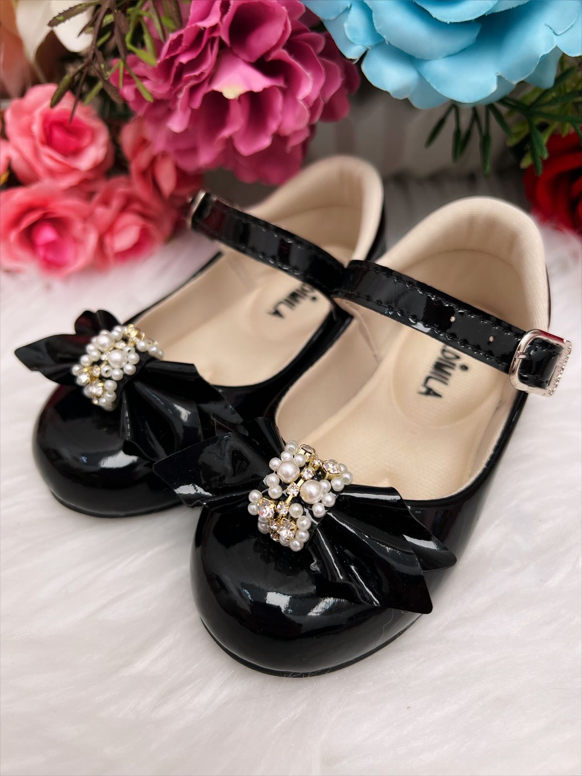 Sapatinho Bebê Verniz Preto Com Laço, Pérolas e Strass