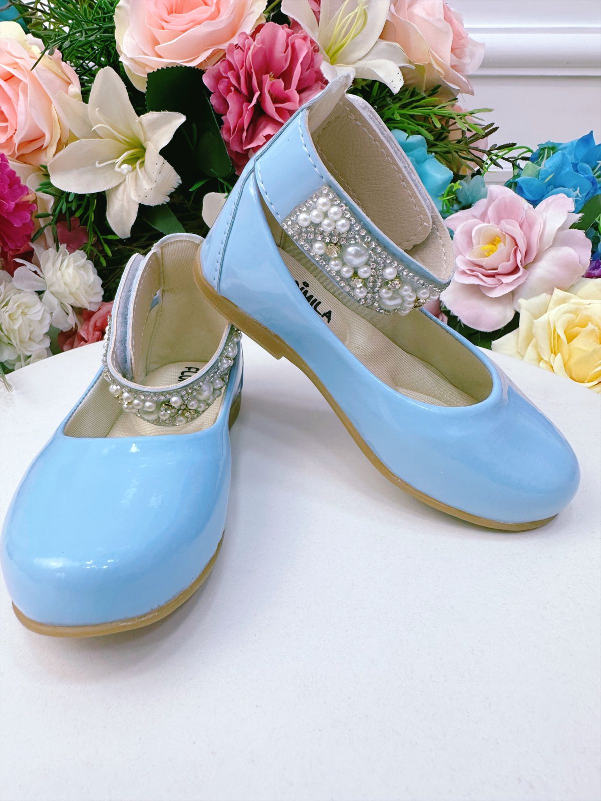 Sapatinho Infantil Azul De Verniz Com Tornozeleira E Aplique De Pérolas E Strass