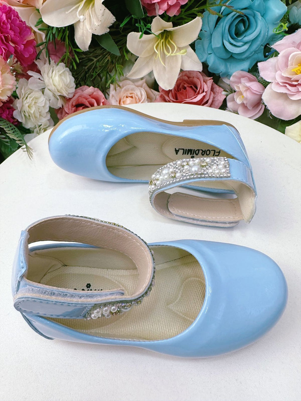 Sapatinho Infantil Azul De Verniz Com Tornozeleira E Aplique De Pérolas E Strass