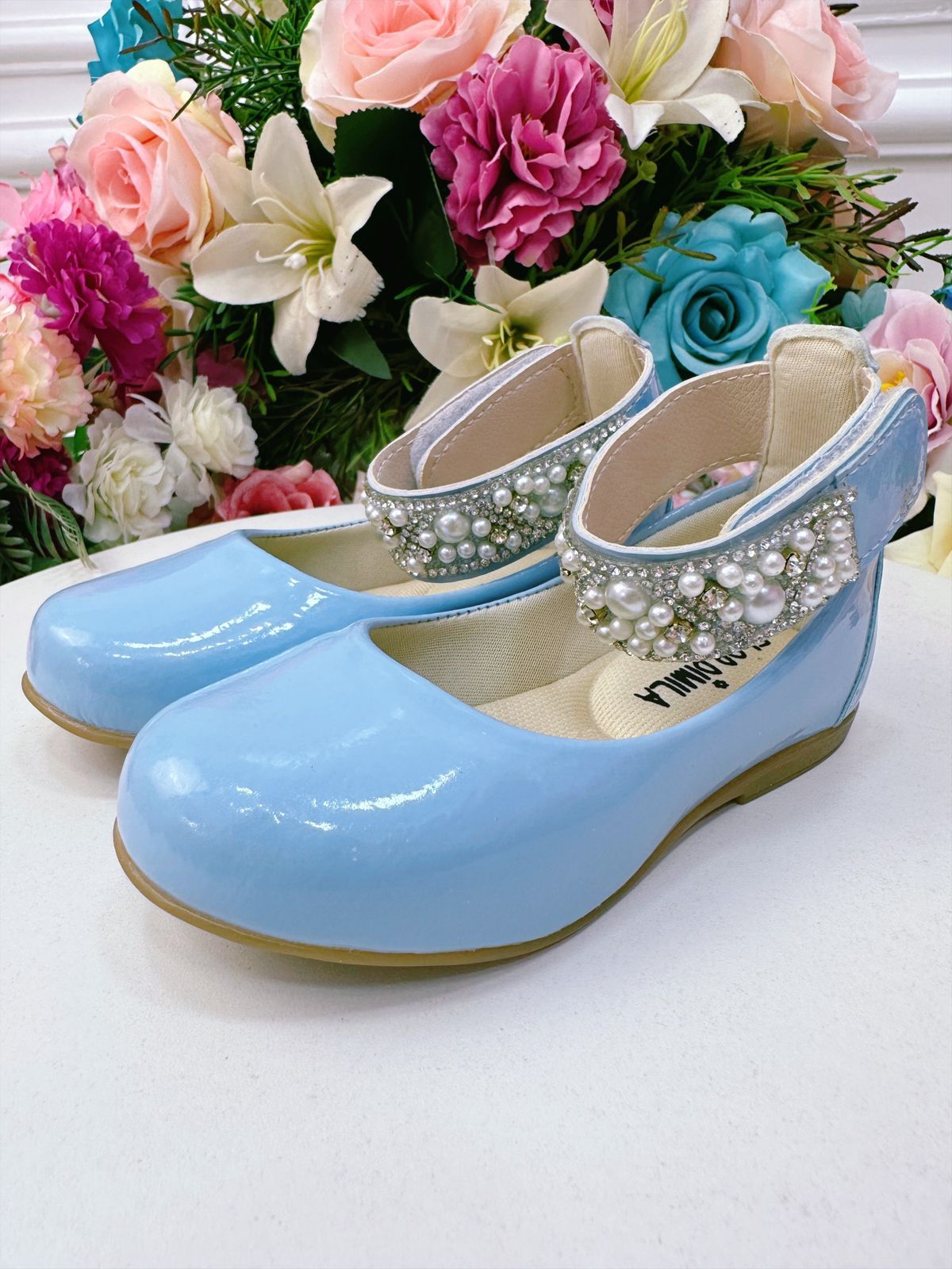 Sapatinho Infantil Azul De Verniz Com Tornozeleira E Aplique De Pérolas E Strass