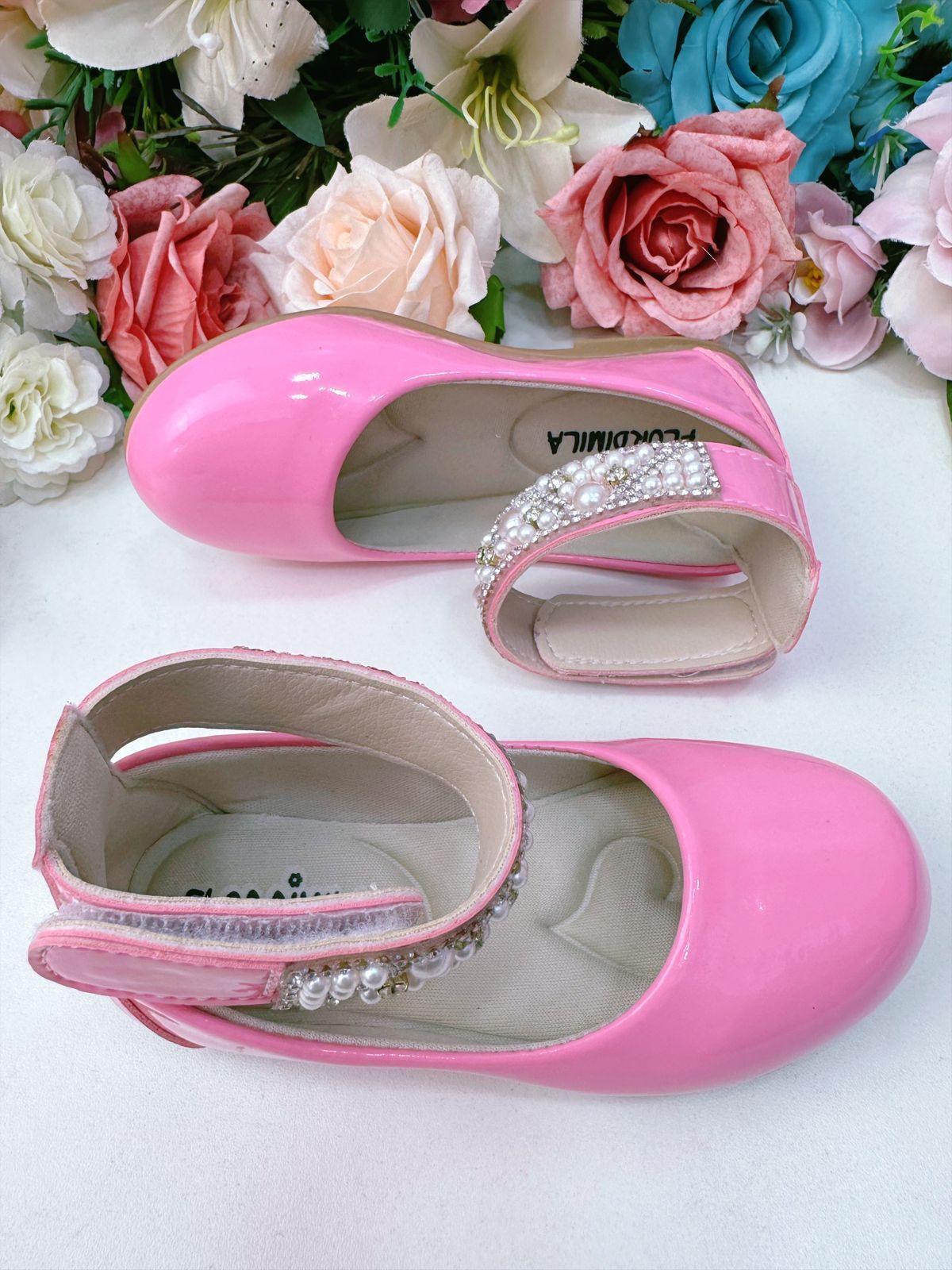 Sapatinho Infantil Rosa Chiclete Com Tornozeleira Aplique de Pérolas e Strass
