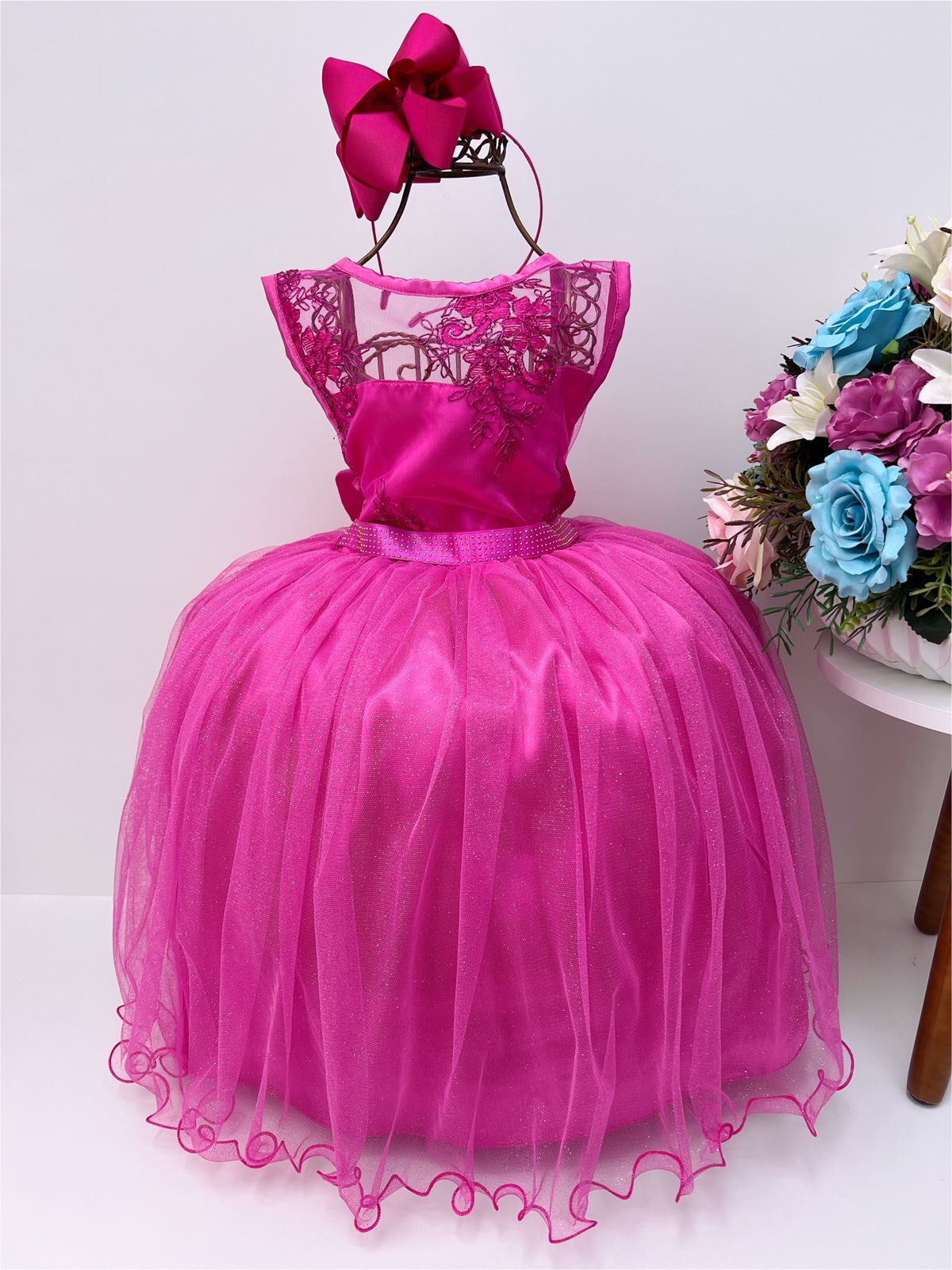 Vestido Infantil Rosa com Renda e Saia Brilhante com Cinto de Strass