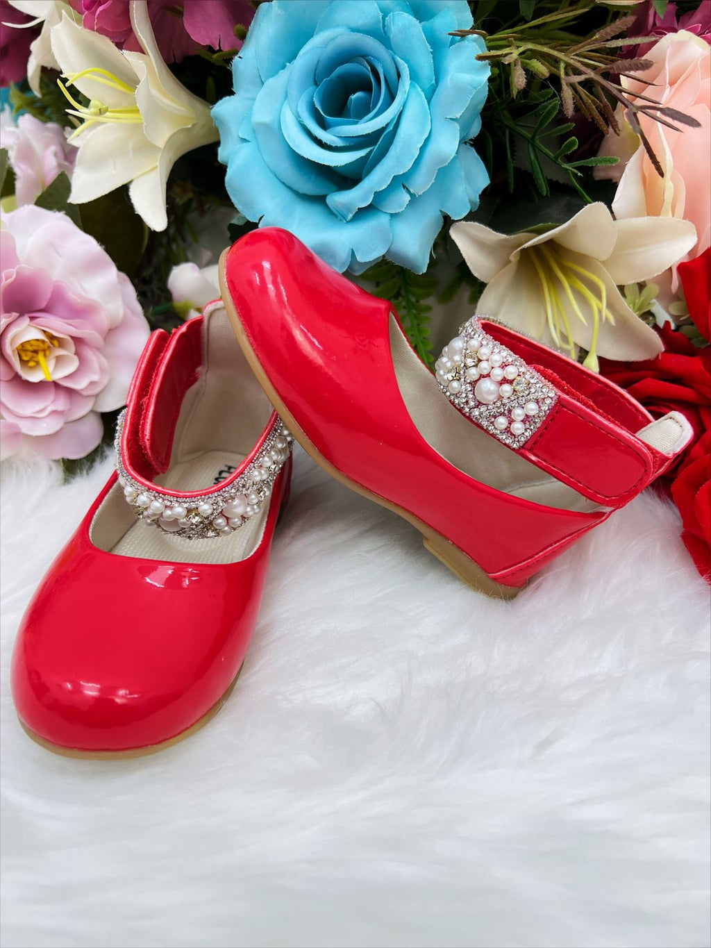 Sapatinho Infantil Vermelho de Verniz com Tornozeleira e Aplique de Pérolas e Strass