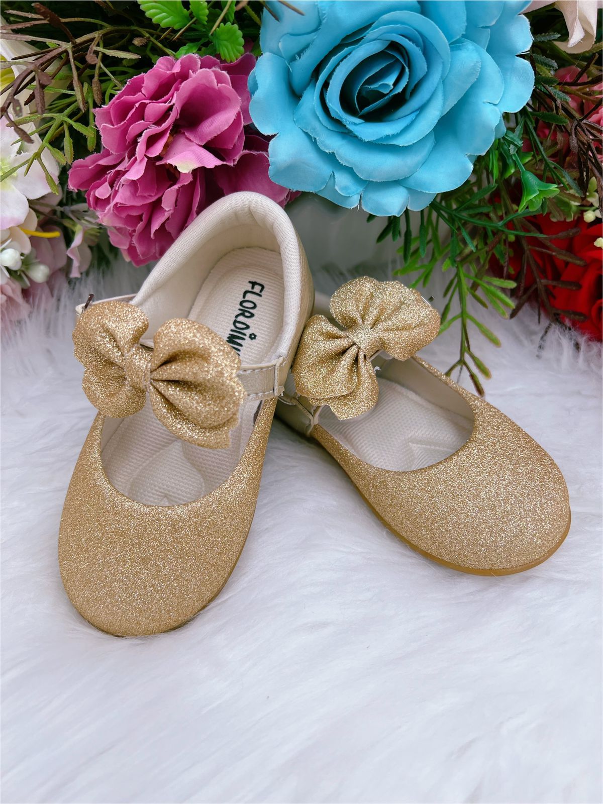 Sapatinho Bebê Dourado Com Glitter e Laço para Festas e Casuais
