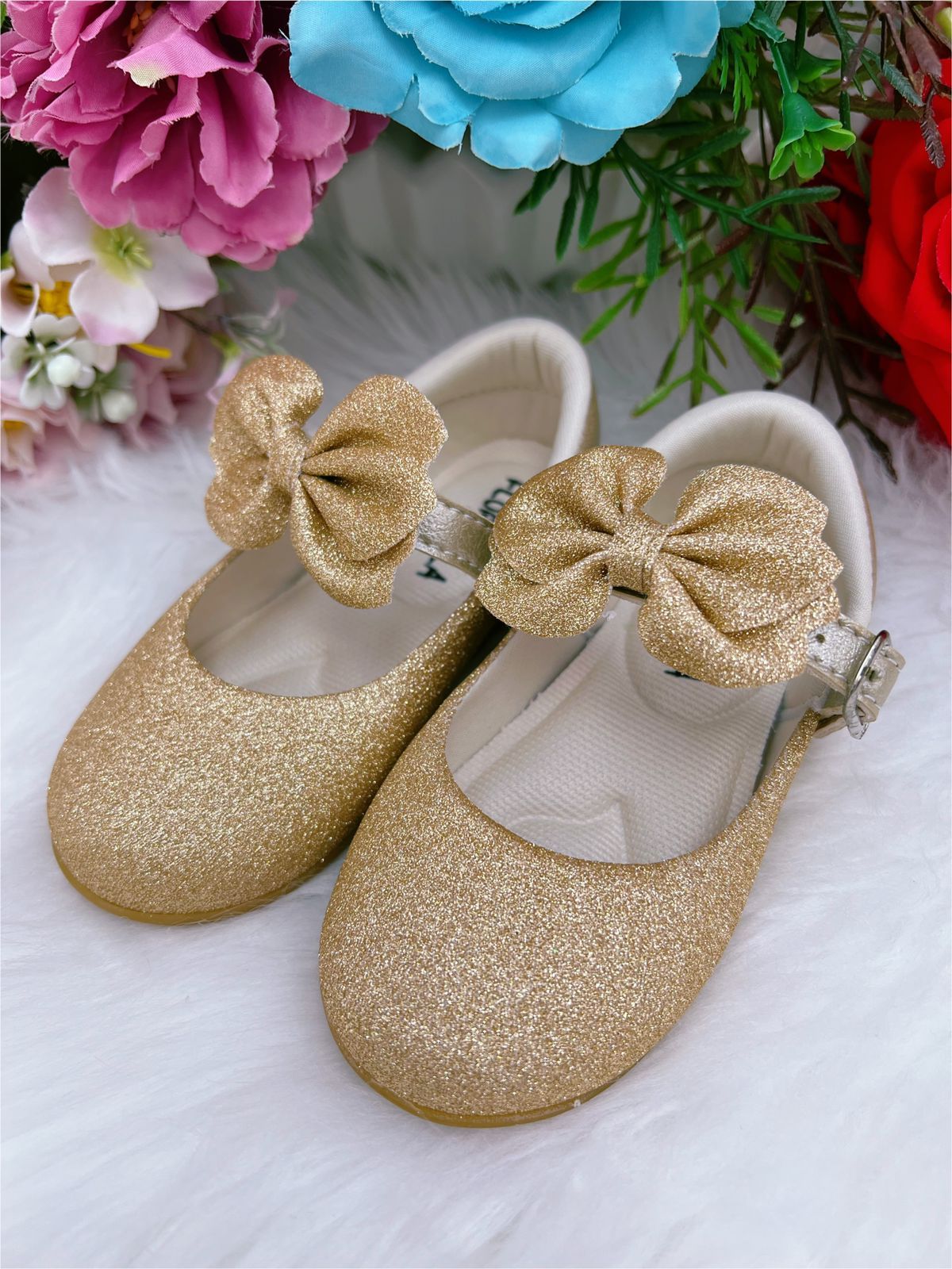 Sapatinho Bebê Dourado Com Glitter e Laço para Festas e Casuais