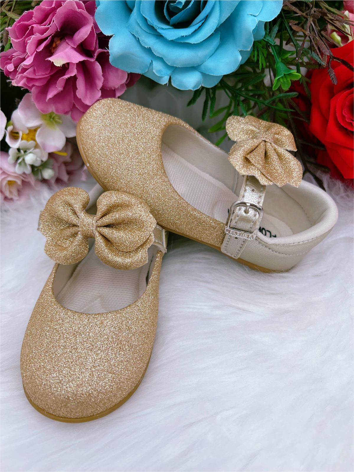 Sapatinho Bebê Dourado Com Glitter e Laço para Festas e Casuais