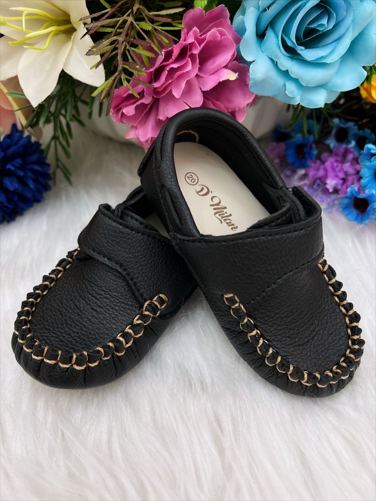 Mocassim Preto de Couro Sintético com Velcro para Príncipes