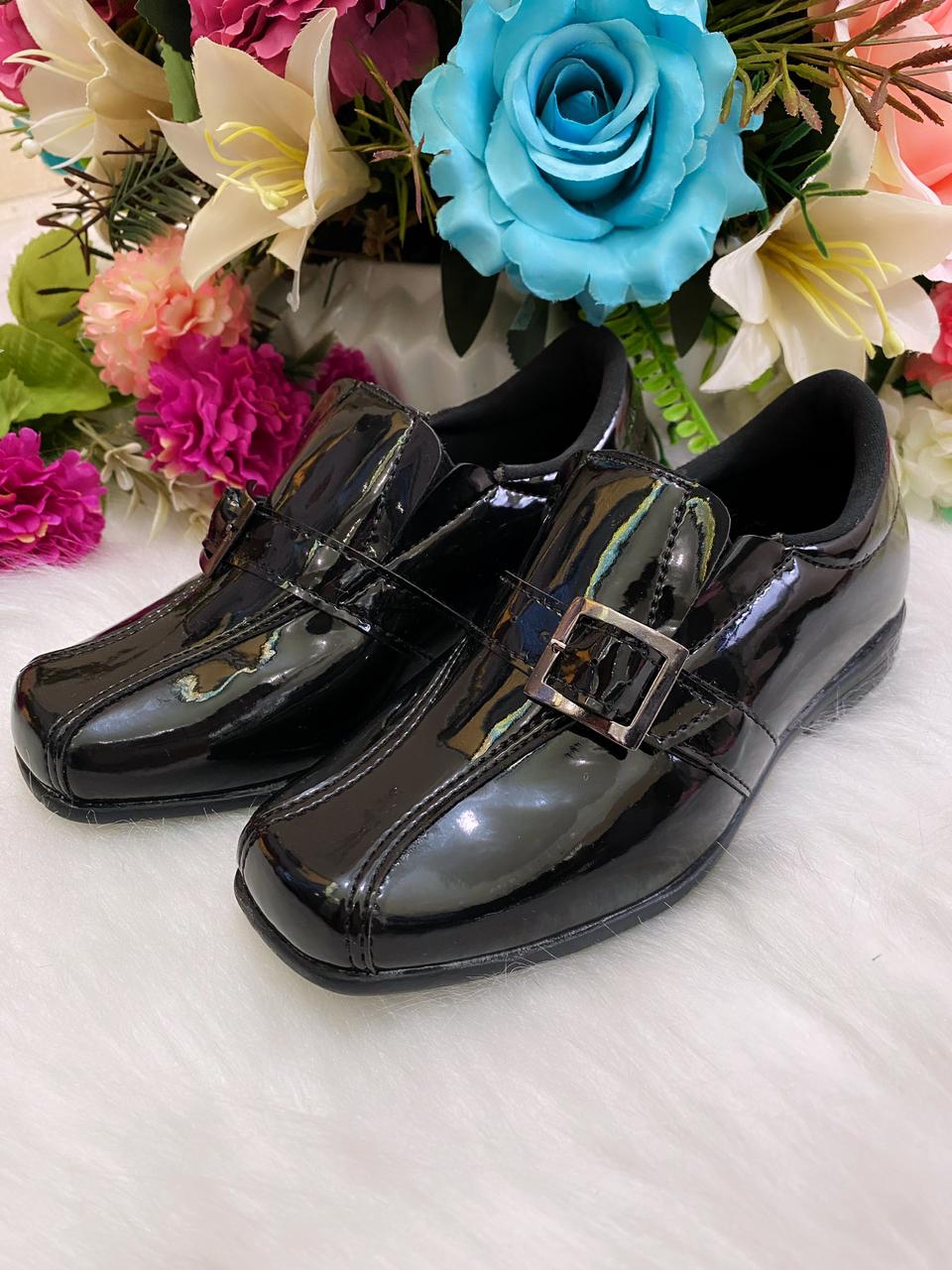 Sapatinho Social Infantil Preto de Verniz com Fivela
