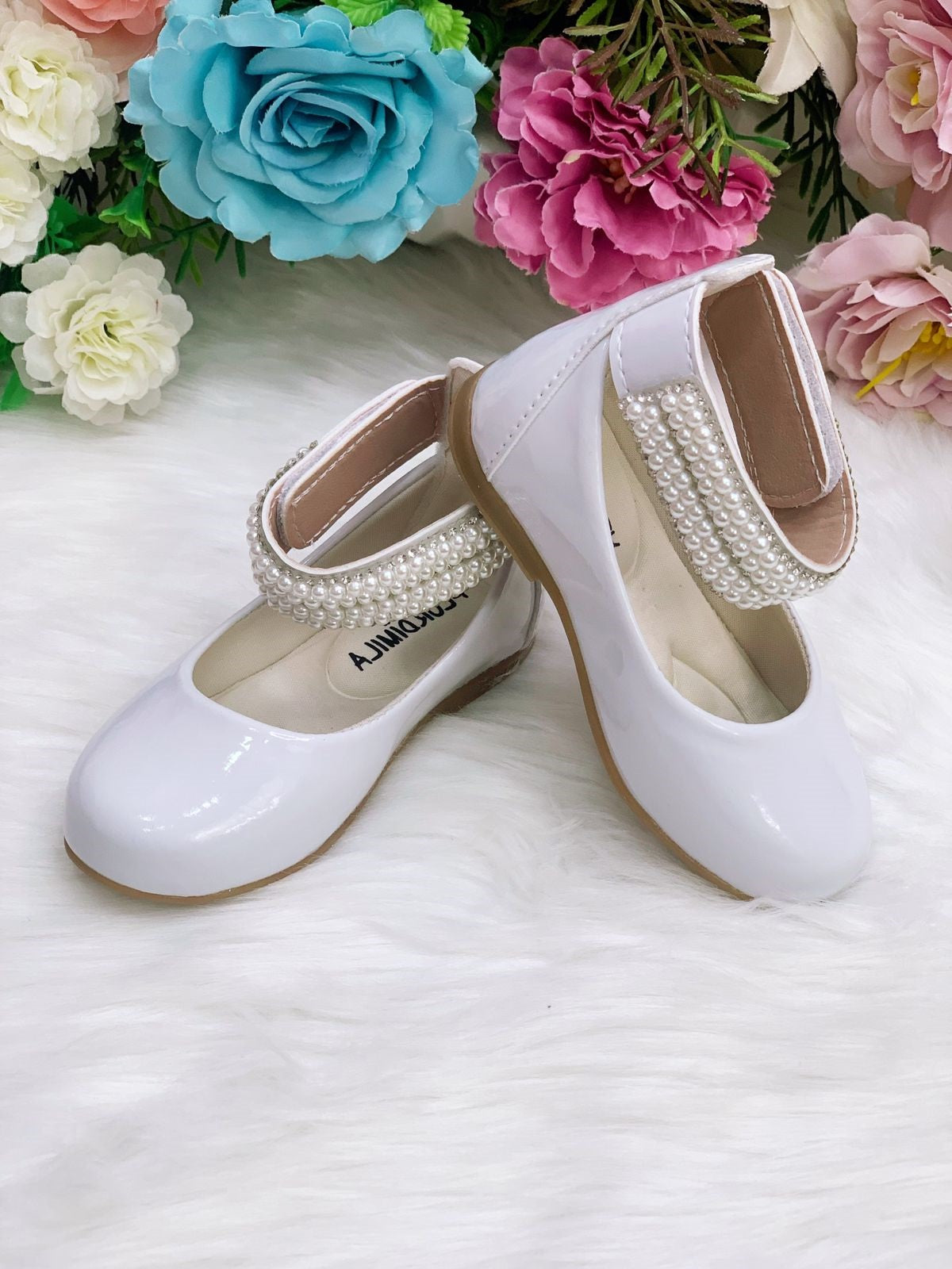 Sapatinho Infantil Branco com Tornozeleira e Aplique de Pérolas e Strass