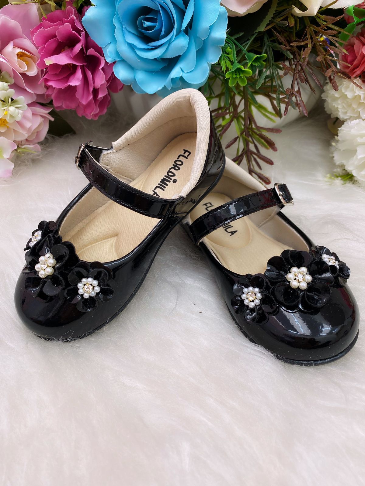 Sapatinho Infantil Preto Verniz com Flores, Pérolas e Strass
