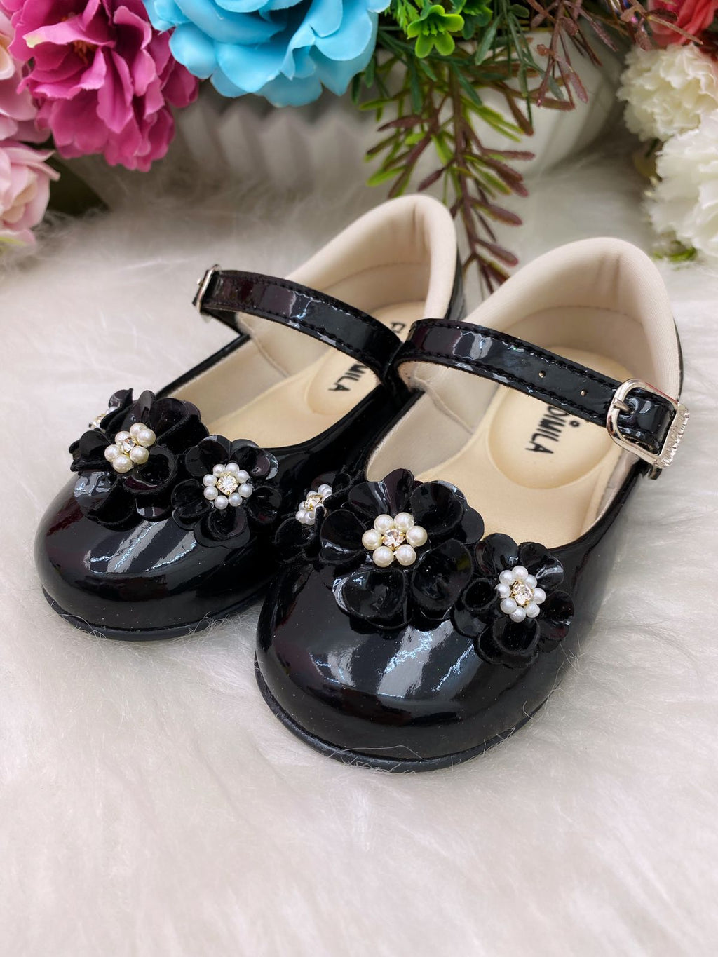 Sapatinho Infantil Preto Verniz com Flores, Pérolas e Strass