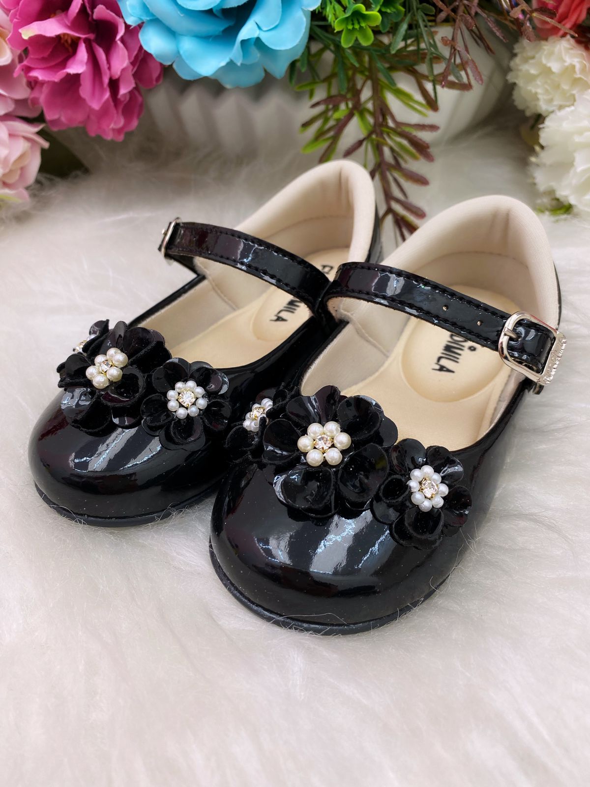 Sapatinho Infantil Preto Verniz com Flores, Pérolas e Strass