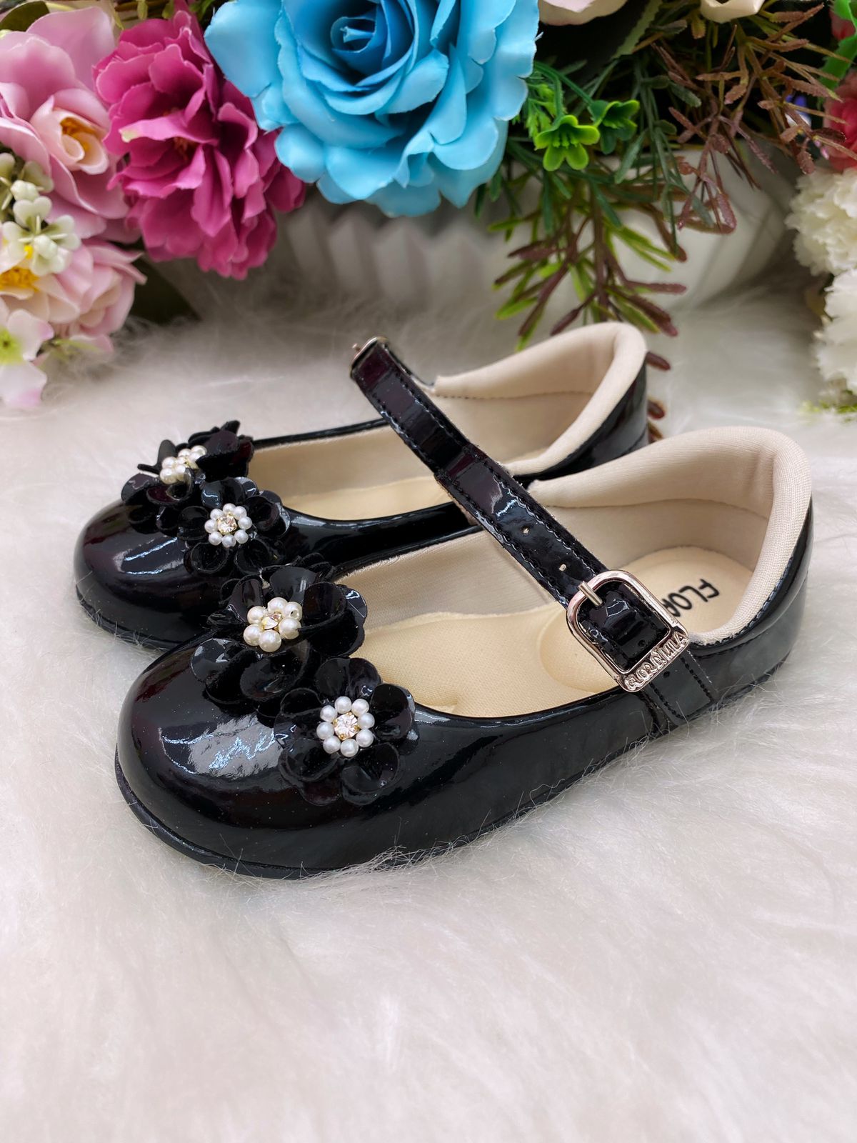 Sapatinho Infantil Preto Verniz com Flores, Pérolas e Strass