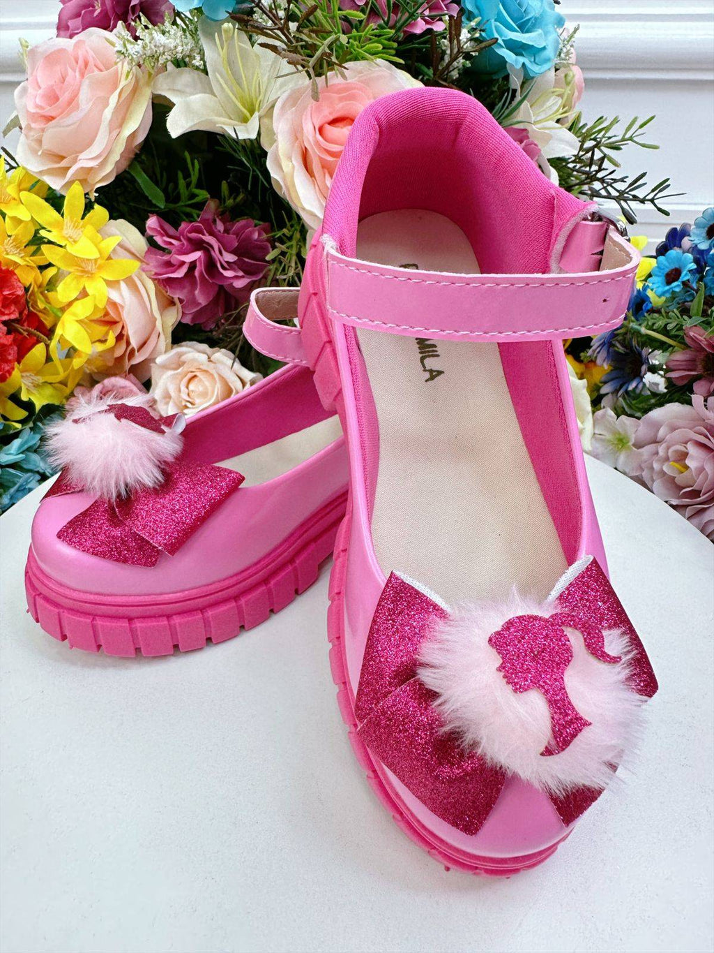 Sapatinho Rosa Chiclete com Salto Tratorado e Lacinho para Festas
