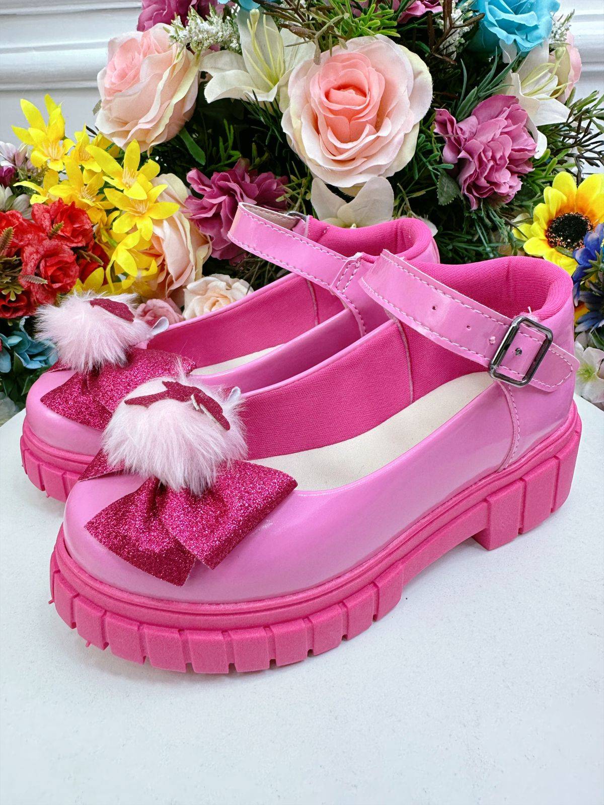 Sapatinho Rosa Chiclete com Salto Tratorado e Lacinho para Festas