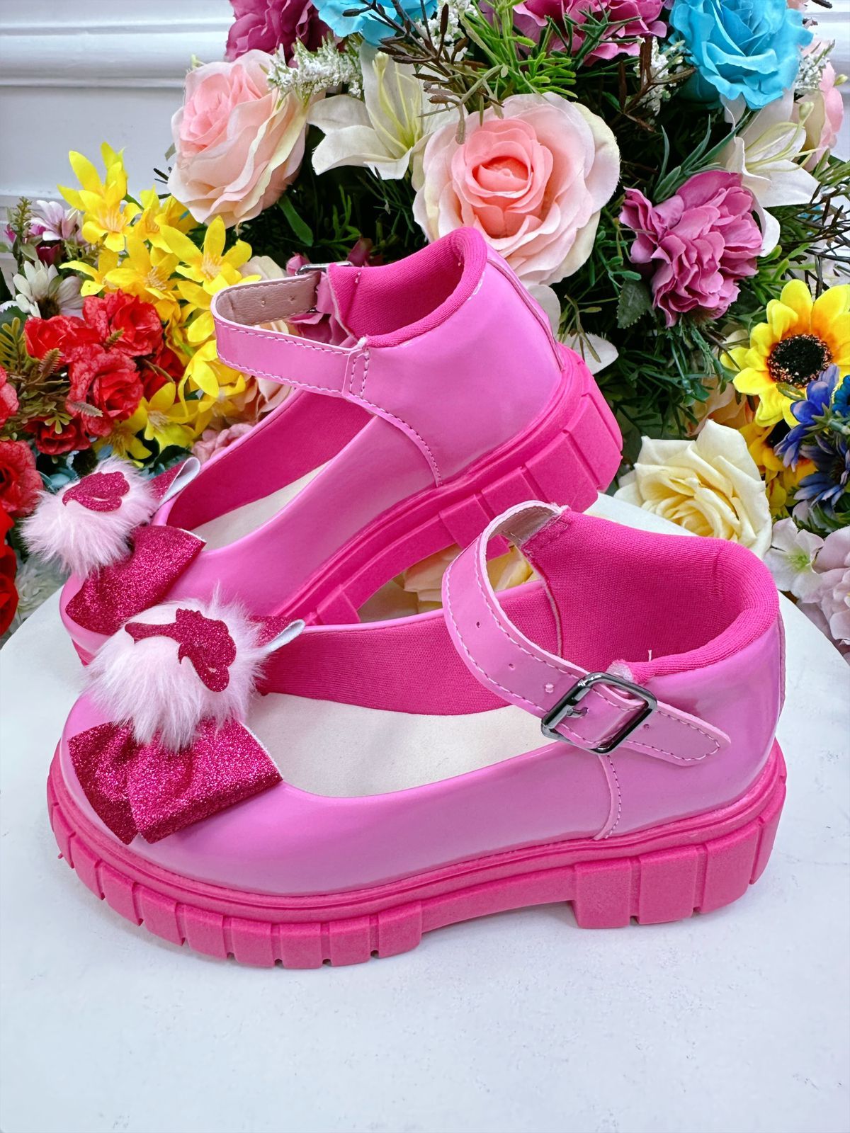 Sapatinho Rosa Chiclete com Salto Tratorado e Lacinho para Festas