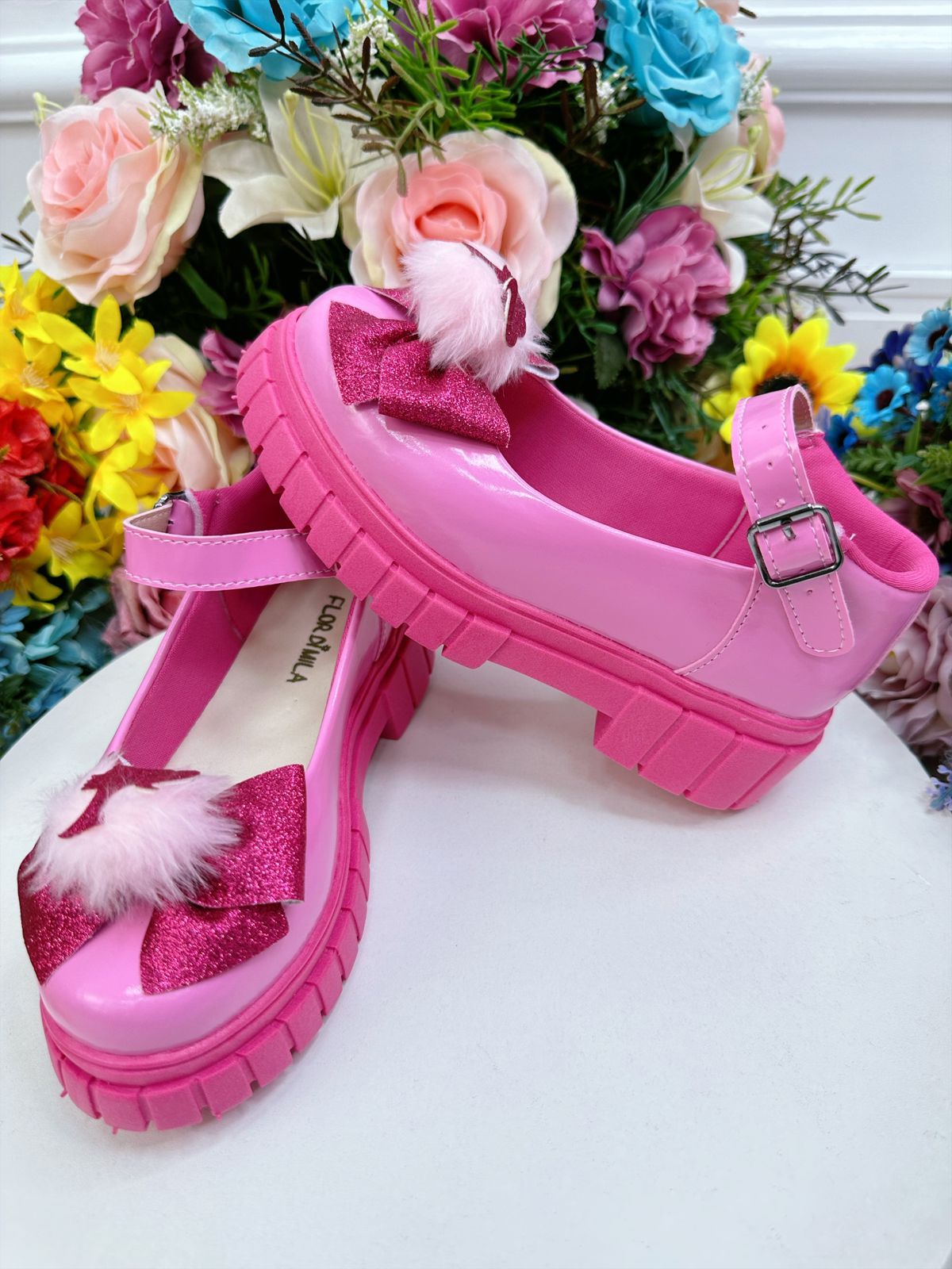 Sapatinho Rosa Chiclete com Salto Tratorado e Lacinho para Festas