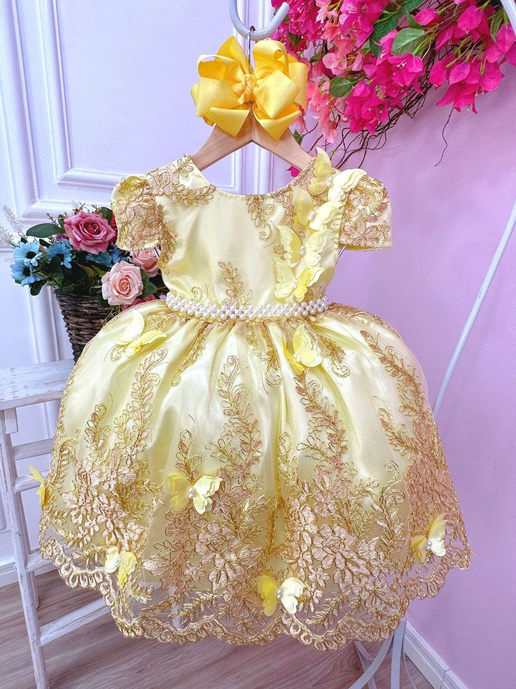 Vestido Infantil Amarelo com Renda e Aplique de Borboletas