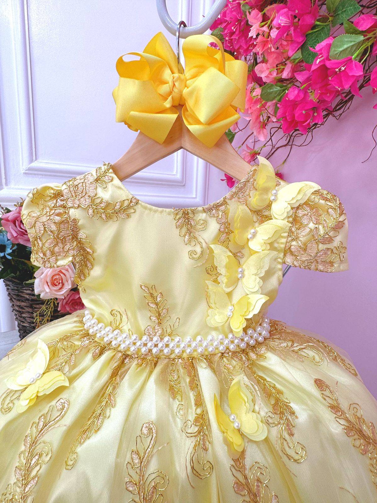 Vestido Infantil Amarelo com Renda e Aplique de Borboletas