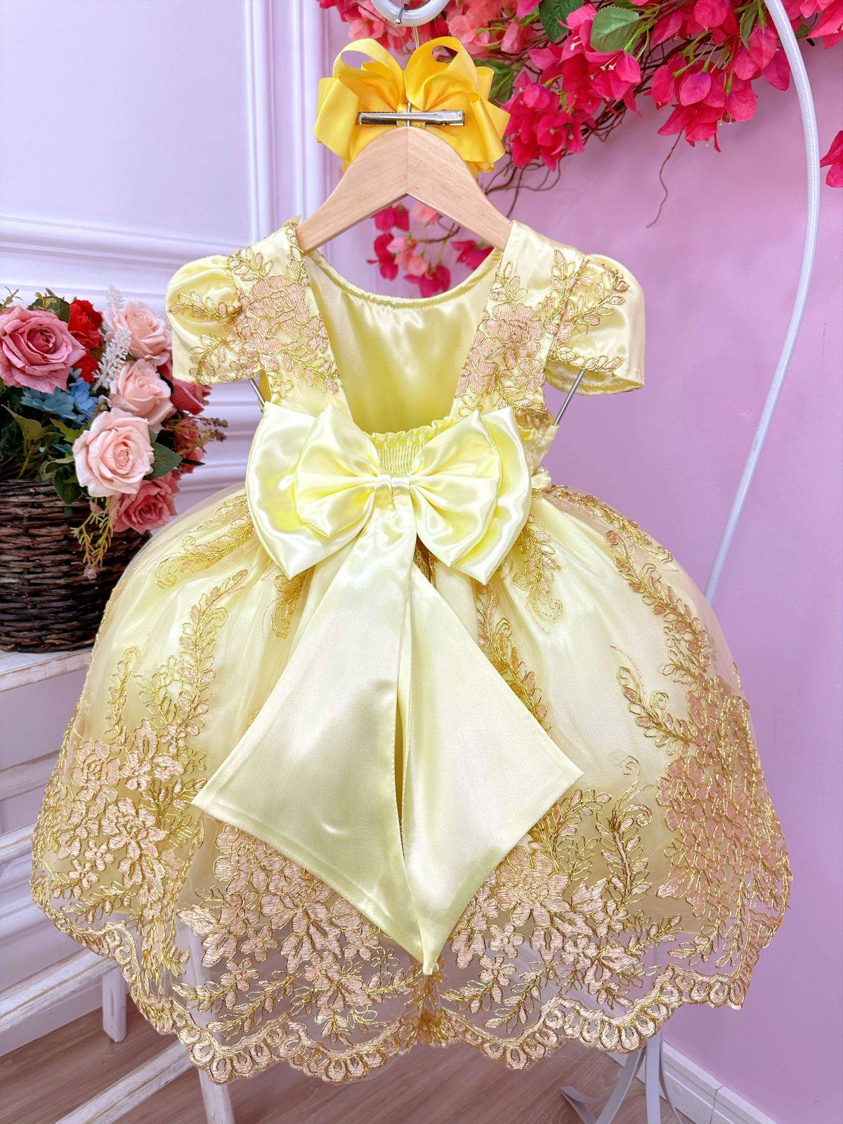 Vestido Infantil Amarelo com Renda e Aplique de Borboletas
