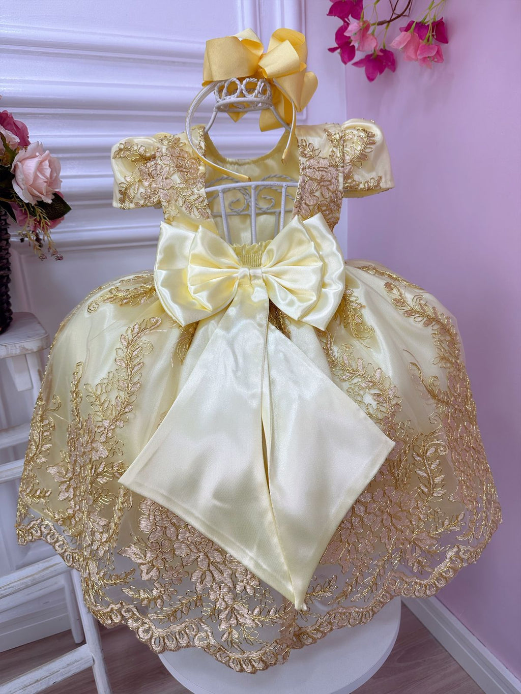 Vestido Infantil Amarelo com Renda e Aplique de Borboletas