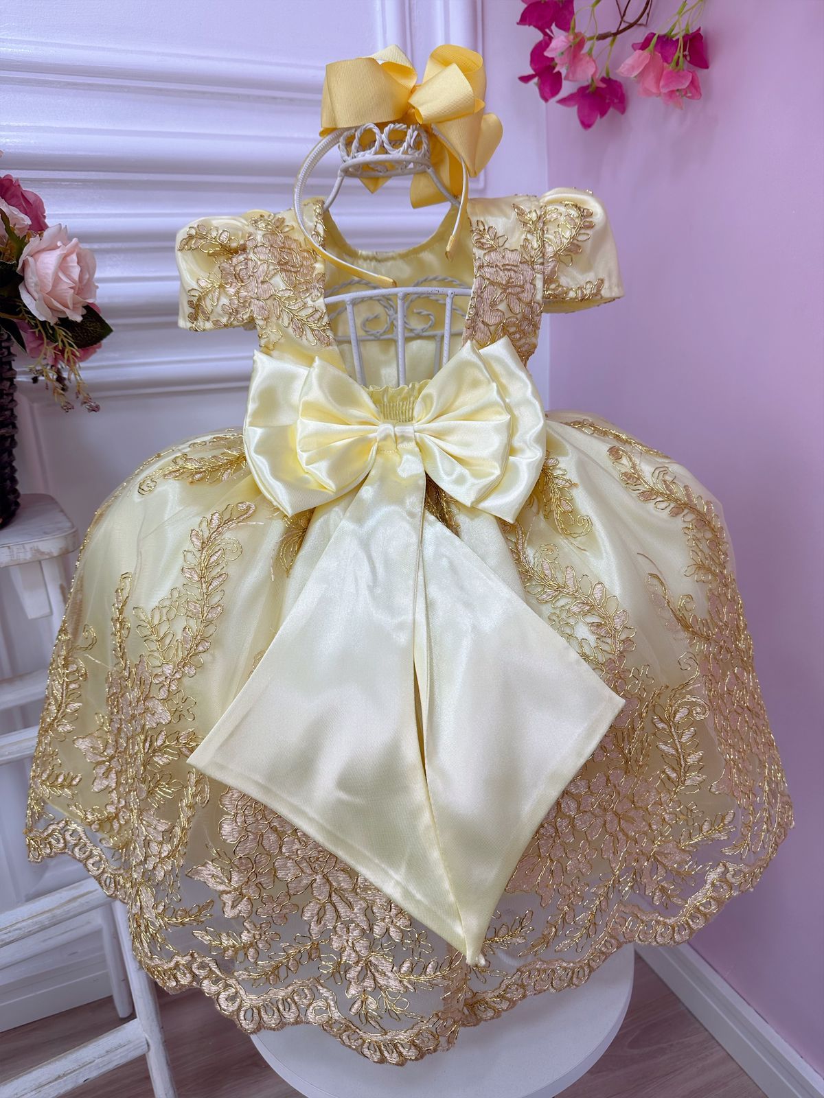 Vestido Infantil Amarelo com Renda e Aplique de Borboletas