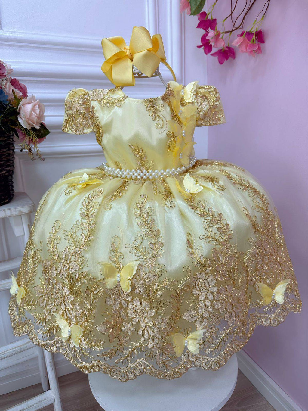 Vestido Infantil Amarelo com Renda e Aplique de Borboletas