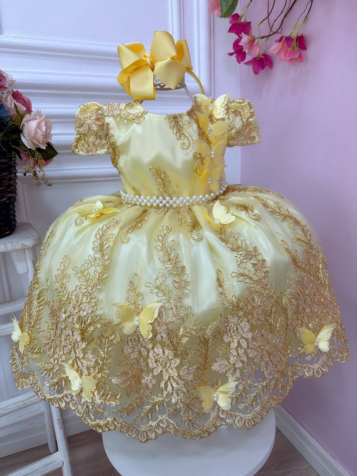 Vestido Infantil Amarelo com Renda e Aplique de Borboletas