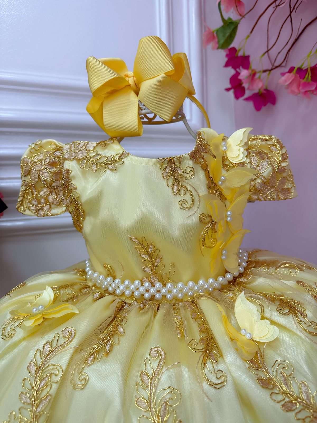 Vestido Infantil Amarelo com Renda e Aplique de Borboletas