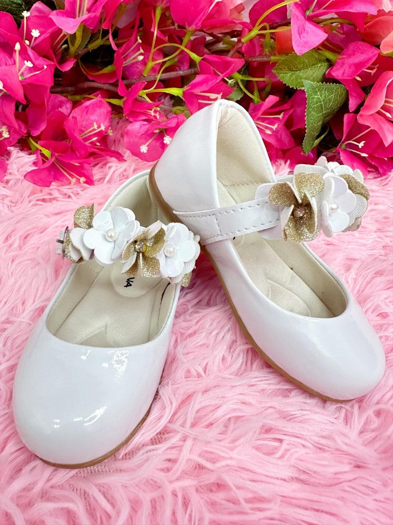 Sapatinho Infantil Branco Verniz Com Aplique de Flores e Pérolas