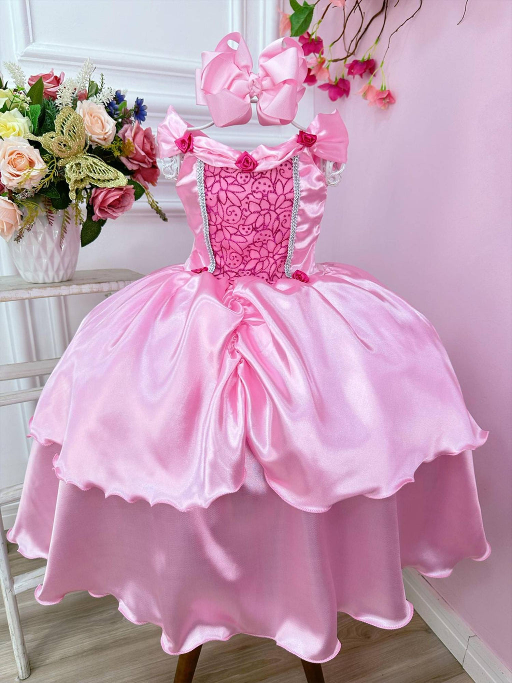 Fantasia Infantil Rosa com Estampa de Princesas Bela Adormecida e Aurora