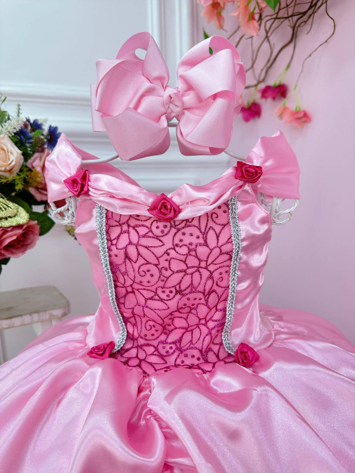 Fantasia Infantil Rosa com Estampa de Princesas Bela Adormecida e Aurora