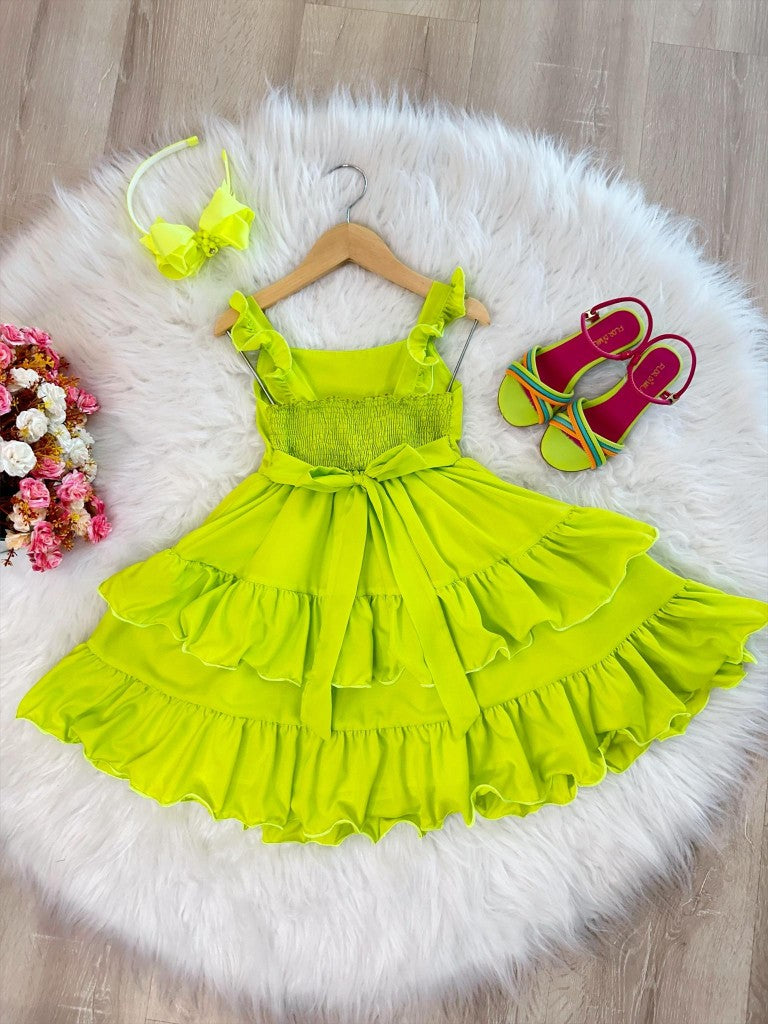 Vestido Infantil Verde Neon em Crepe com Saia de Babado para o Verão
