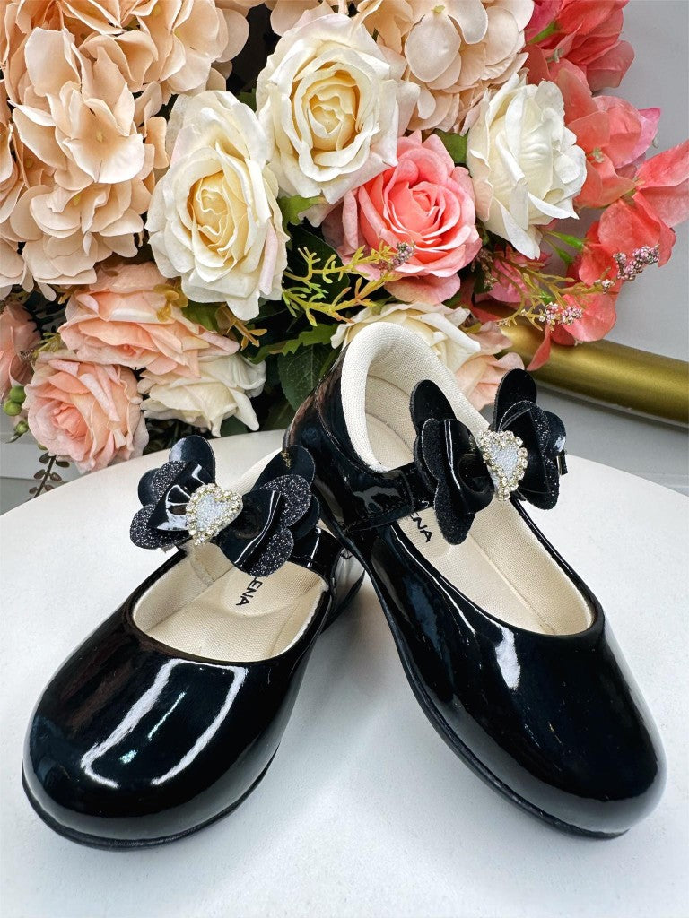 Sapatinho Preto de Verniz com Aplique de Coraçãozinho de Strass