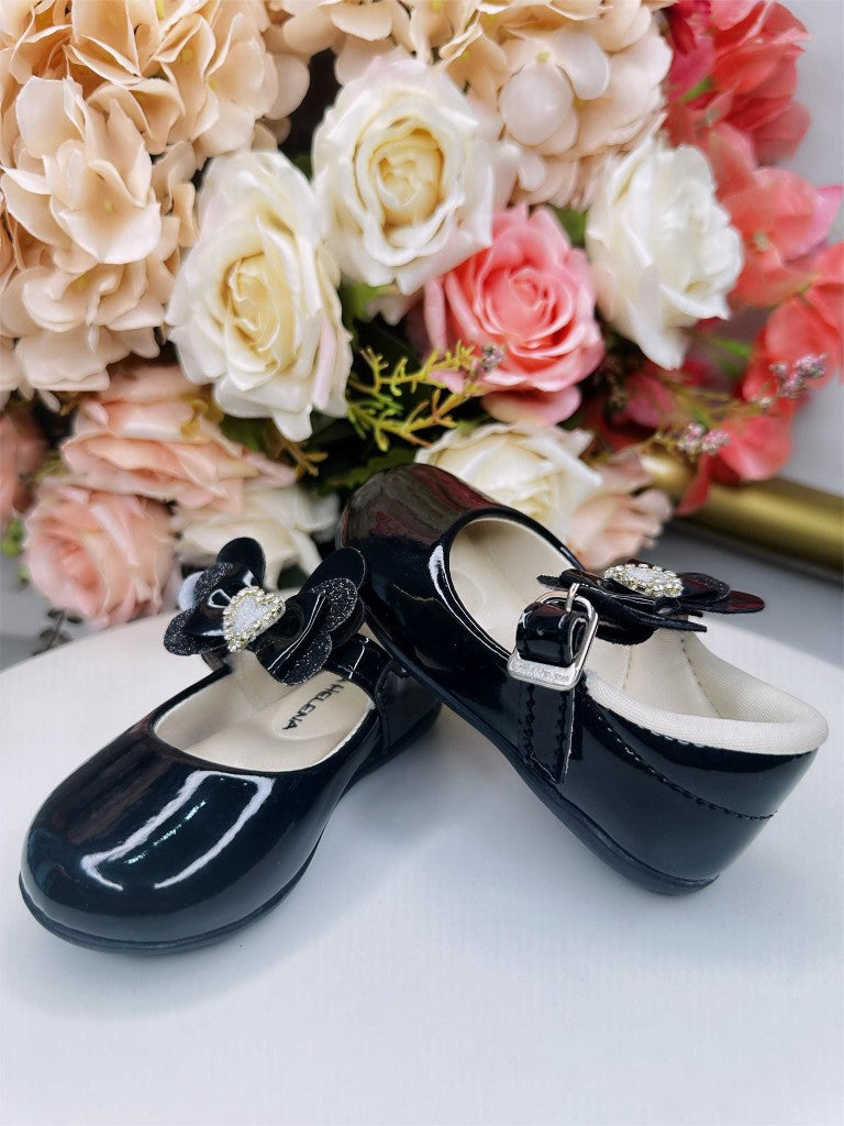 Sapatinho Preto de Verniz com Aplique de Coraçãozinho de Strass