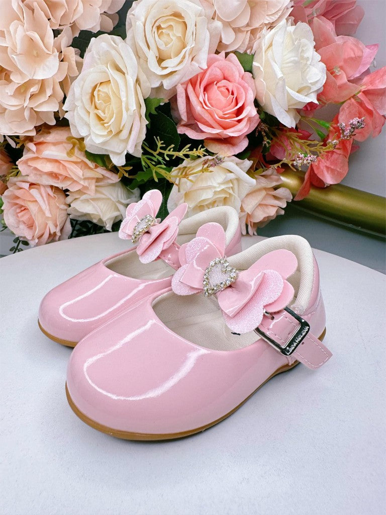 Sapatinho Bebê Rosa de Verniz com Aplique de Coraçãozinho de Strass
