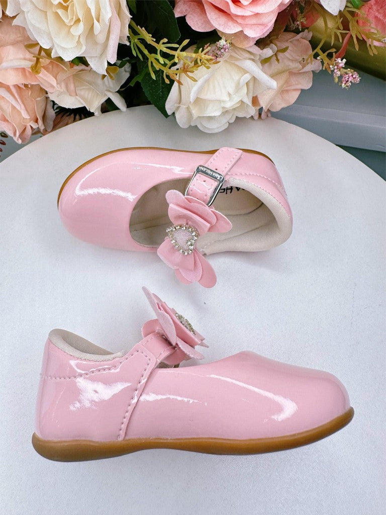 Sapatinho Bebê Rosa de Verniz com Aplique de Coraçãozinho de Strass