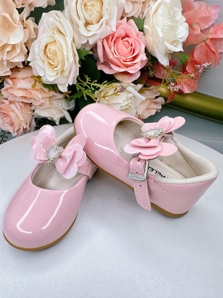 Sapatinho Bebê Rosa de Verniz com Aplique de Coraçãozinho de Strass