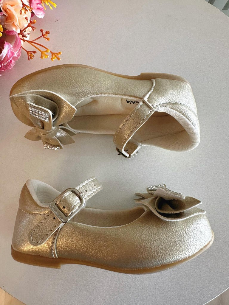 Sapatinho de Bebê Verniz com Aplique de Lacinho e Strass