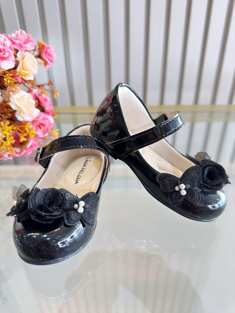 Sapatinho Infantil Verniz Preto com Aplique de Borboletas e Flores