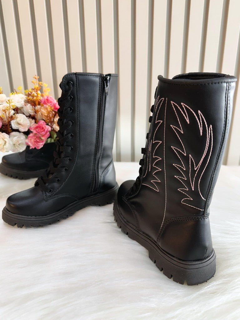 Bota Infantil em Courino Preto com Cadarço e Zíper para Inverno