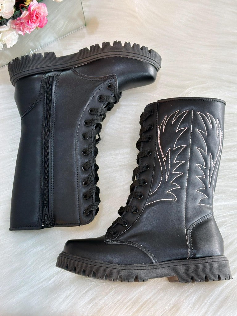 Bota Infantil em Courino Preto com Cadarço e Zíper para Inverno