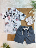 Conjunto Infantil Camisa Branca Estampada e Bermuda Cinza com Cordão